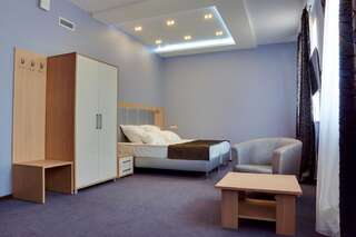 Гостиница Престиж Отель Семь Королей Волгоград Большой двухместный номер c 1 кроватью или 2 отдельными кроватями-1